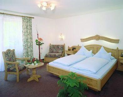 Hotel Bayerischer Hof Rehlings Weissensberg Room photo