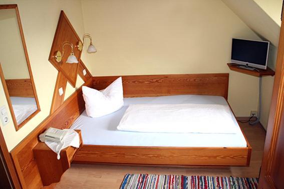 Hotel Bayerischer Hof Rehlings Weissensberg Room photo