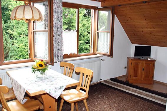 Hotel Bayerischer Hof Rehlings Weissensberg Room photo
