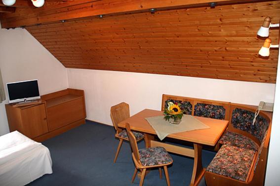 Hotel Bayerischer Hof Rehlings Weissensberg Room photo