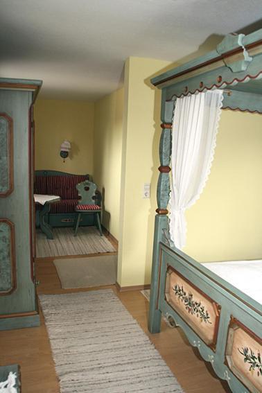Hotel Bayerischer Hof Rehlings Weissensberg Room photo